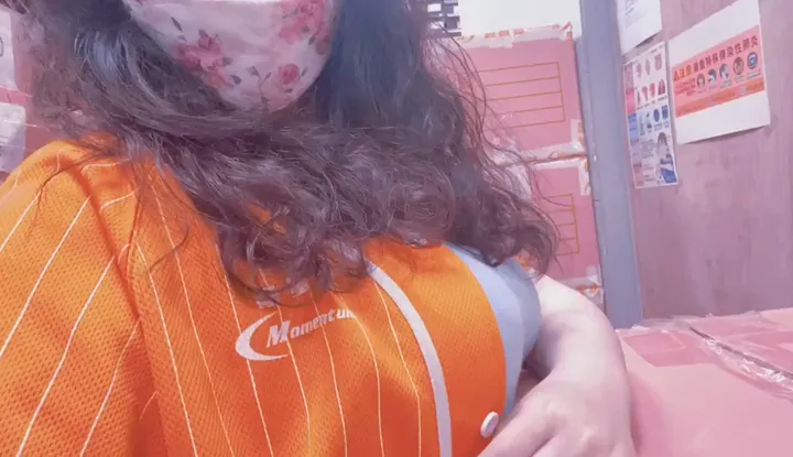 在卖场露屁屁！在仓库露毛毛