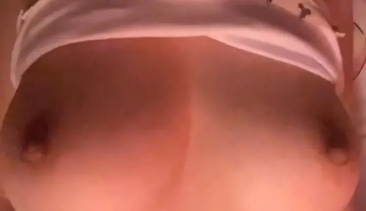 自拍揉奶性感影片，这胸型简直完美～