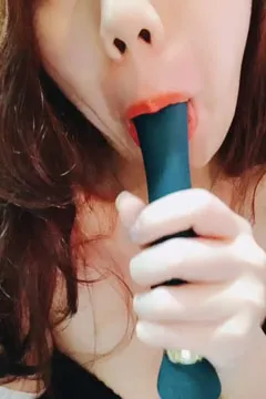 elarine114 đang sử dụng búp bê tình dục