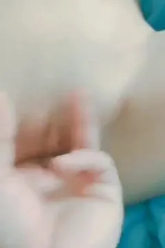 玩玩少女的嫩穴