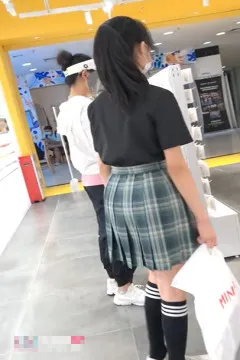 偷拍超市JK马尾妹