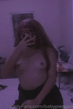 babypiengko autoportrait sexy de beaux seins