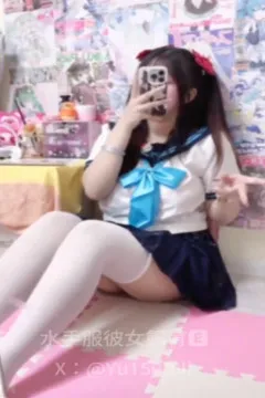 Jeune fille JK extrêmement douce et juteuse, autoportrait sexy en bas blancs