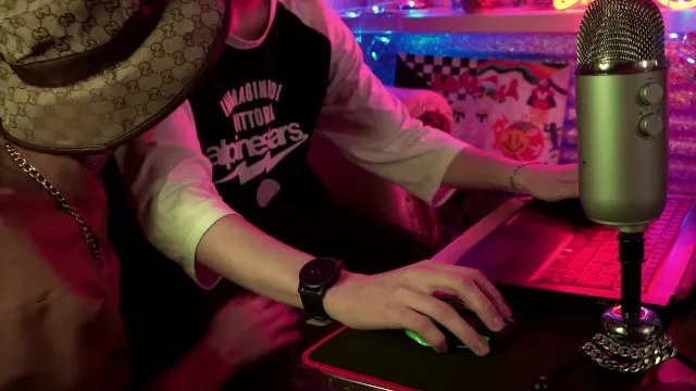 Amatuer, HotDogsStudio